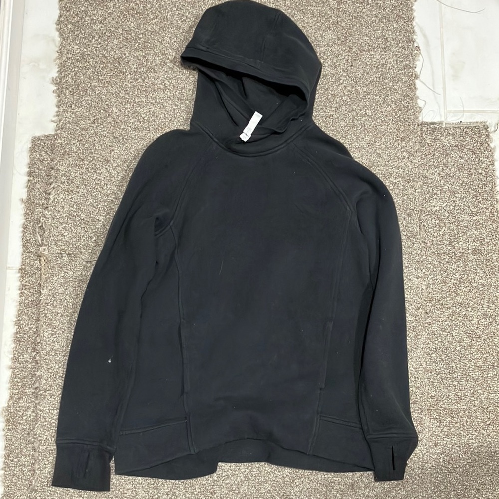 Lululemon size 6  hoodie with pockets and thumb holes